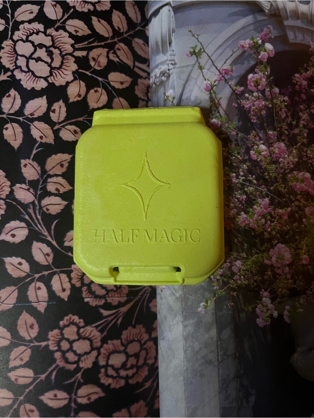Half Magic Beam Trap Skin Illuminating Balm